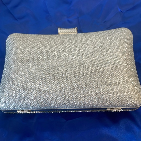 Clutch - Picture 2 of 4